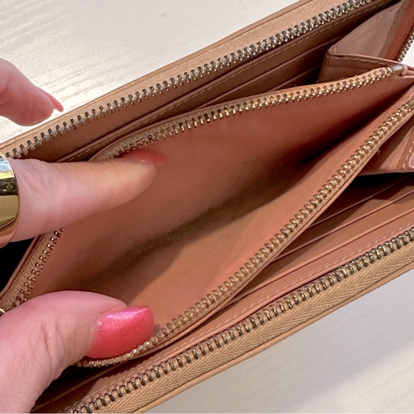 AUTH BURBERRY Long Zip Wallet Patent Beige Tan - Picture 4 of 5